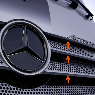 Original Mercedes-Benz Edelstahlzierleisten-Set schwarz hochglanz lackiert Actros 4 5 B67520321