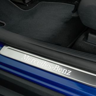Original Mercedes-Benz Wechselcover für beleuchtete Einstiegsleiste Mercedes-Benz vorne 2er-Set A1746801102