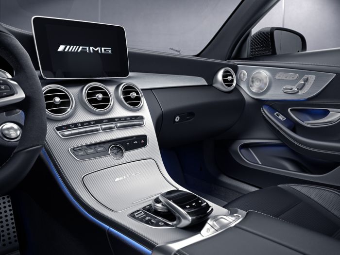 Mercedes C-Klasse Chromteile im Kühler optisch aufgewertet..
